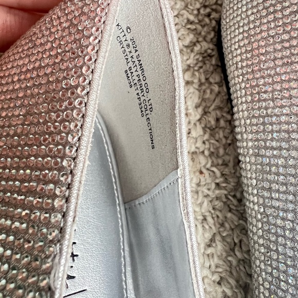 NEW Without Tags Hello Kitty x Katy Perry Silver Rhinestone Ballet Flats - Picture 5 of 7